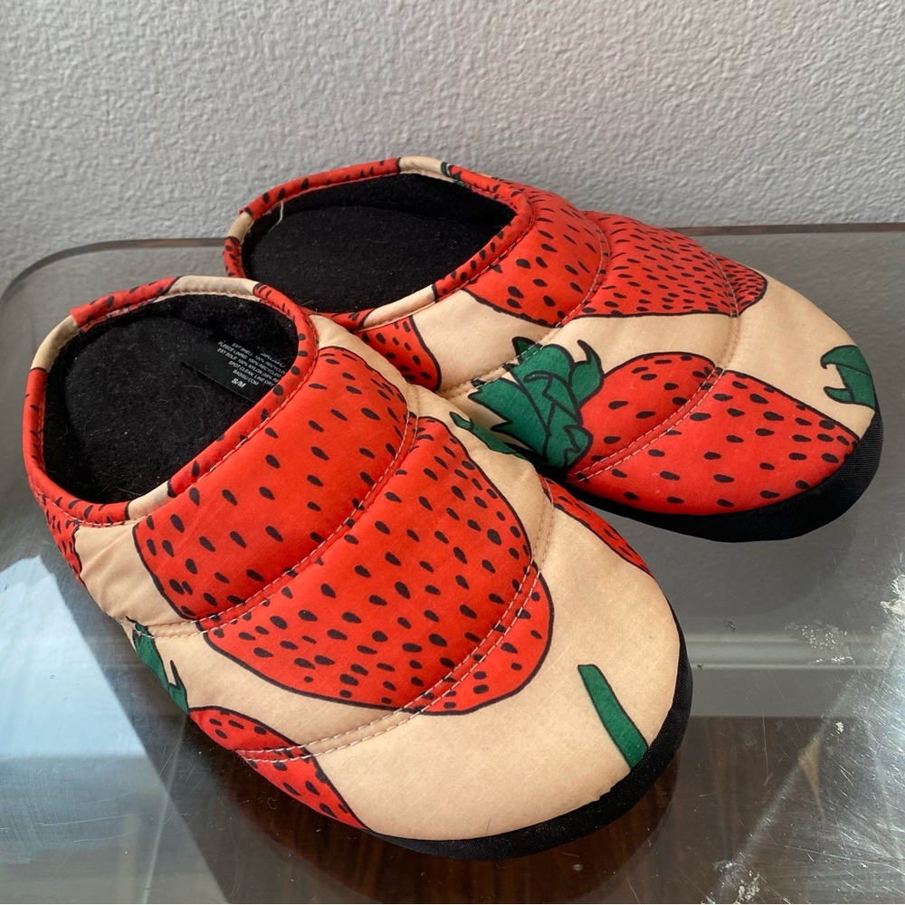 BAGGU Strawberry Slippers
